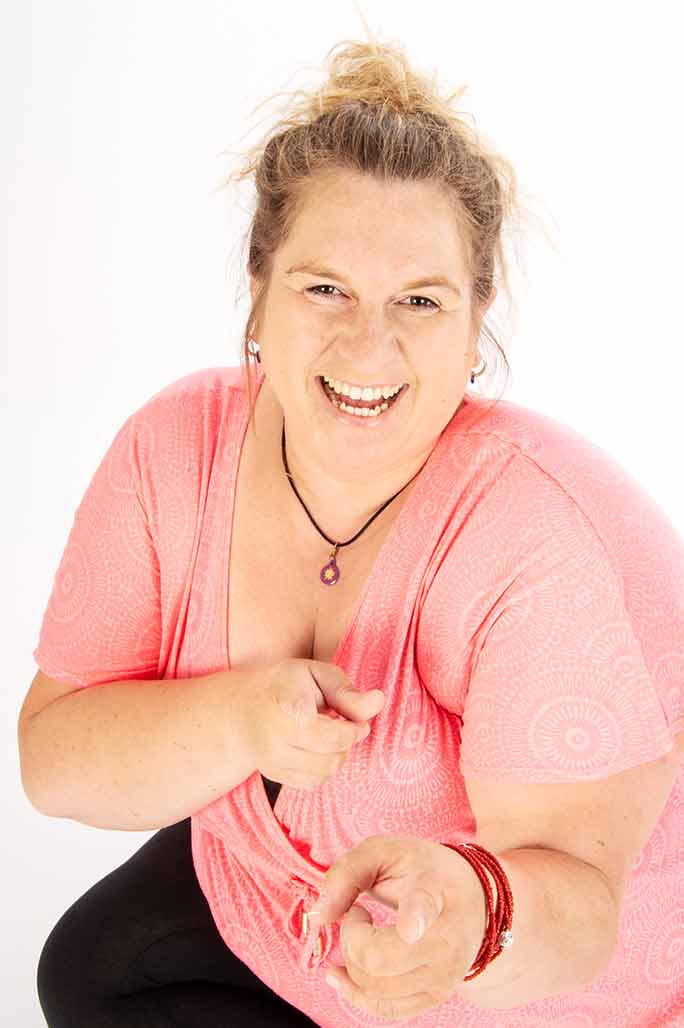 Manuela Wafzig Yoga xl übergewichtige Frau blond lachend Freude